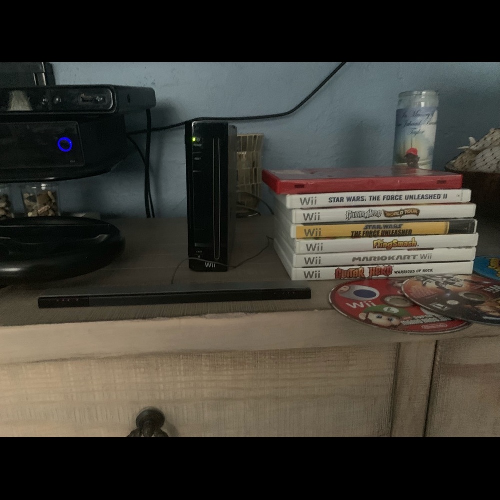 Nintendo Wii Console - Picture 4 of 8